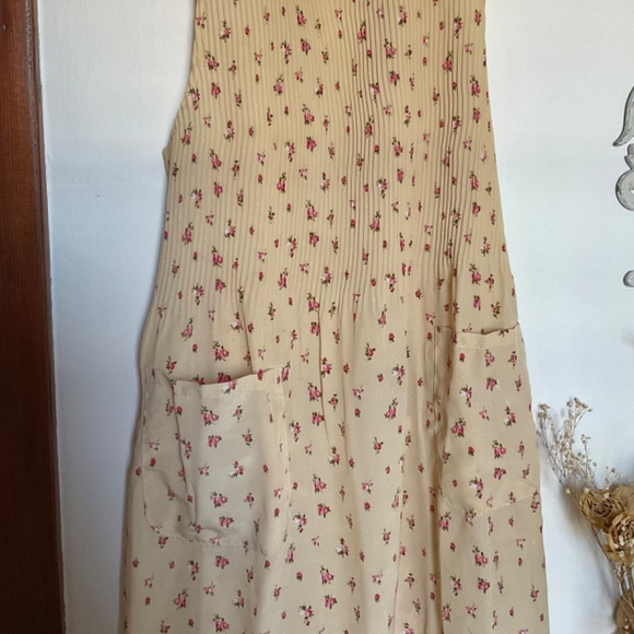 Ditsy Floral  Sleeveless smock dress - Picture 2 of 3